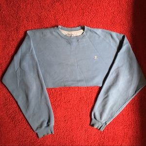 SOLD! 90s BABY BLUE CHAMPION CROP CREWNECK🦋